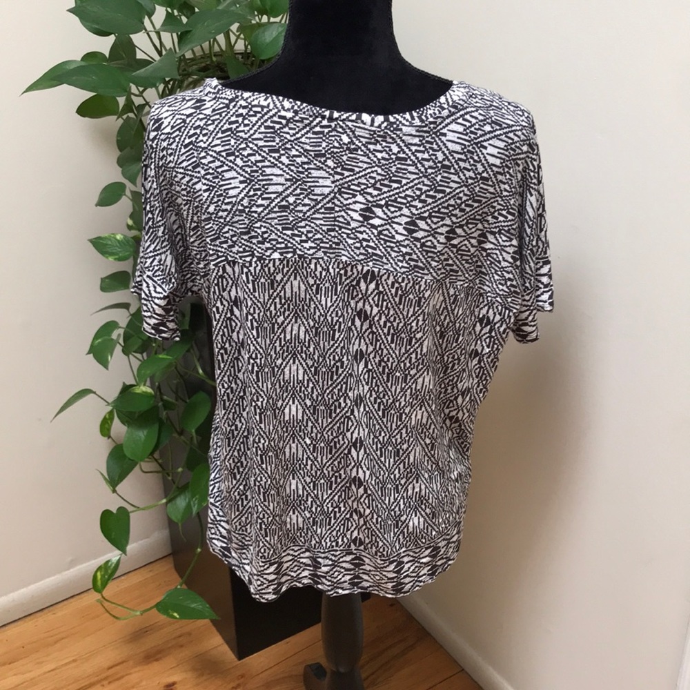 Old Navy tee size large - Picture 2 of 8